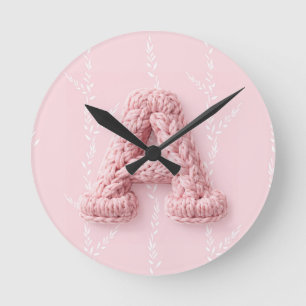 Söt rosa A monogram initial virkad bokstav boho Rund Klocka