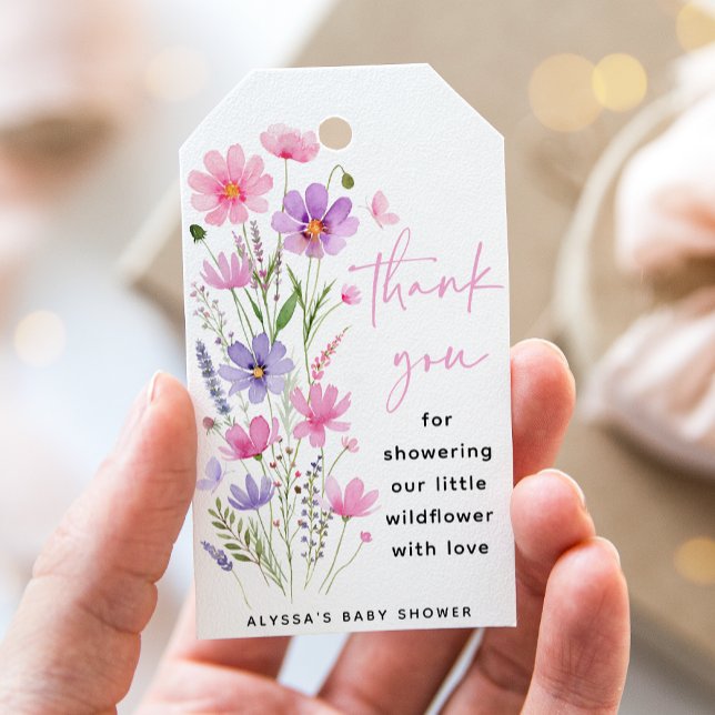 Söt Rosa Baby i Bloom Wildblomme Baby Shower Presentetikett (Skapare uppladdad)