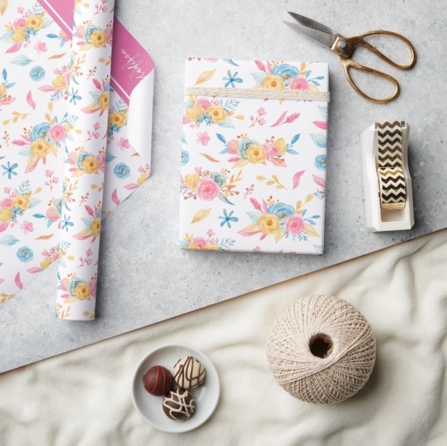 Söt Rosa Blommönster Monogramme Presentpapper (Hantverk)