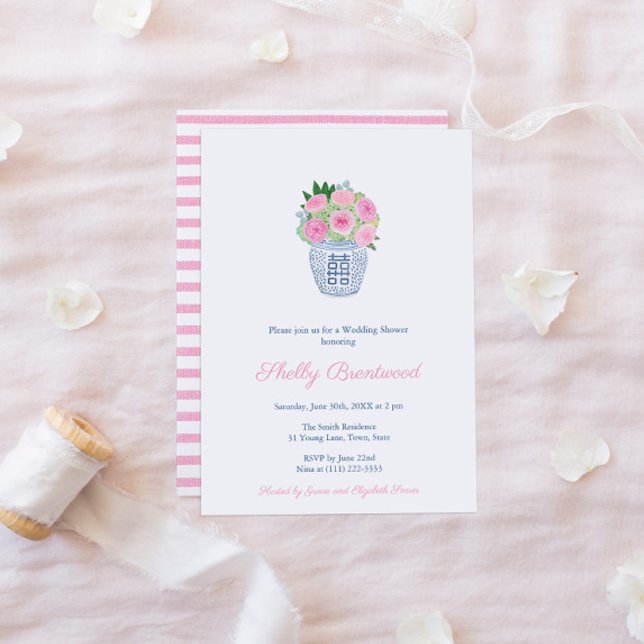Söt Rosa Garden Ro Ginger Burk Möhippa Inbjudningar (Pink Garden Roses With Foliage In Ginger Jar Bridal Shower Invitation With Pink White Stripe Reverse)