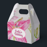 Söt Rosa Lily Blommigt Bröllop Cake Favoritbox för Presentaskar<br><div class="desc">Söt rosa Lily Blommigt blommar Bröllop Cake Favor Boxes,  med fullt Anpassade namn. Designad från en av mina vattenfärgsmålningar.</div>
