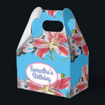 Söt Rosa Lily Blommigt Bröllop Cake Favoritbox för Presentaskar<br><div class="desc">Söt rosa Lily Blommigt blommar Bröllop Cake Favor Boxes,  med fullt Anpassade namn. Designad från en av mina vattenfärgsmålningar.</div>