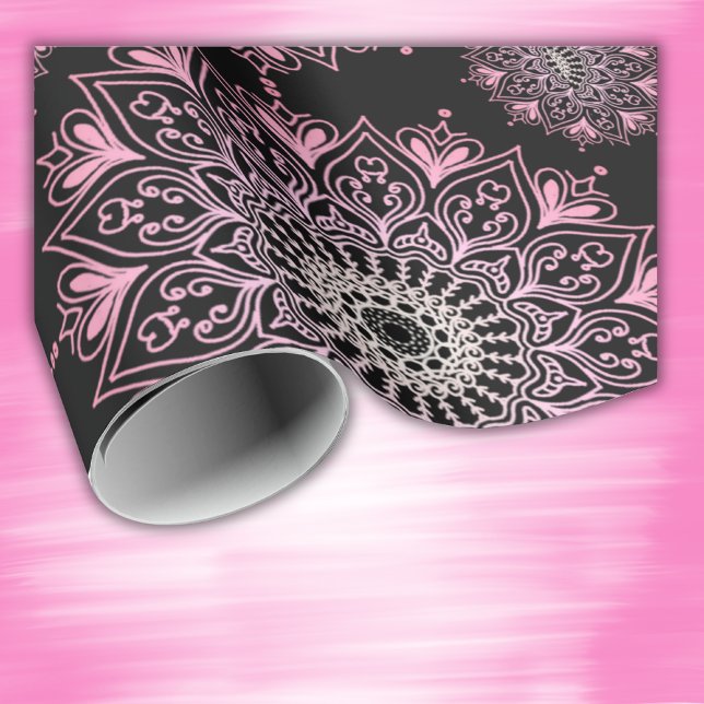 Söt rosa mandala om svart | presentpapper (Skapare uppladdad)