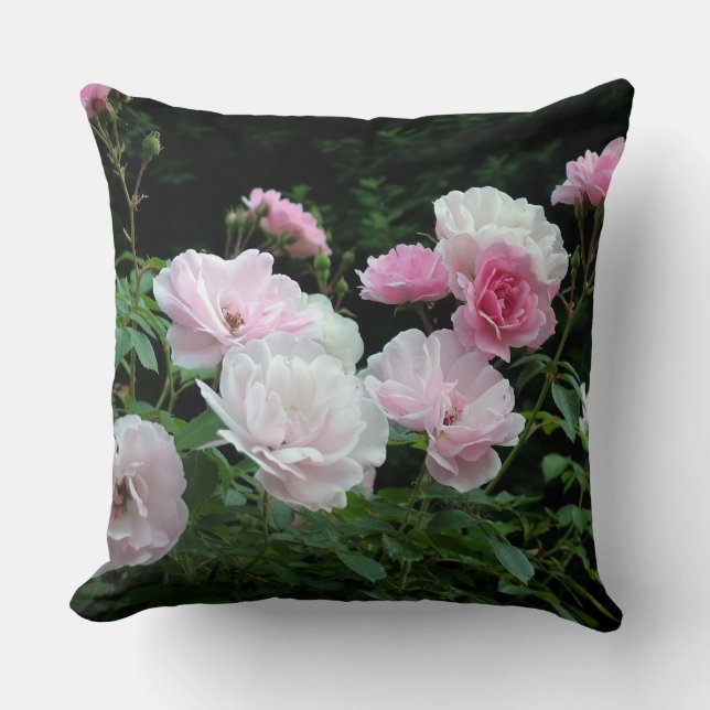 söt rosa och blommor från vit ros. Blommigtens fot Kudde (Framsida)