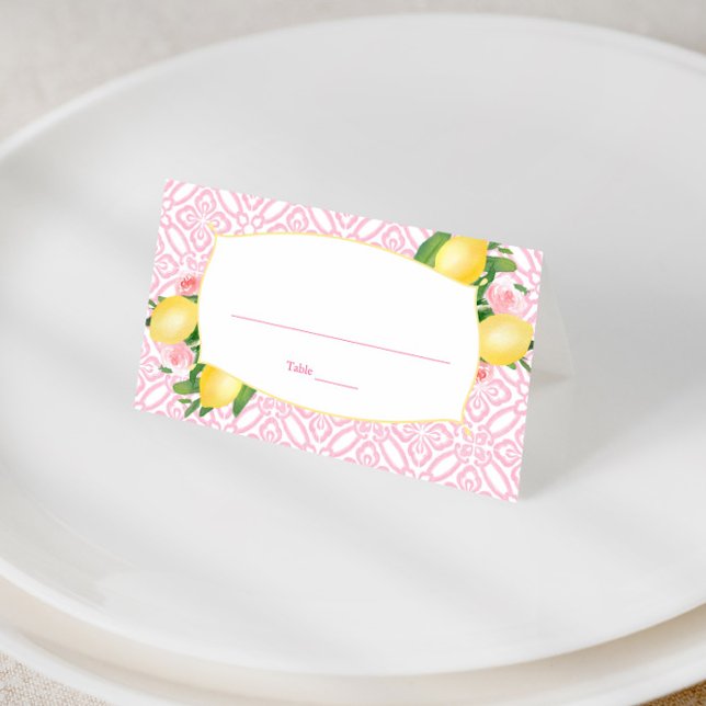 Söt rosa och vit citroner Baby Shower för flicka  Placeringskort (Pretty pink and yellow baby girl shower place card design featuring watercolor flowers and lemons)