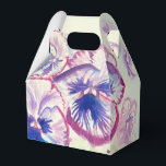 Söt Rosa Pansy Blommigt Bröllop Cake Favoritbox Presentaskar<br><div class="desc">Söt rosa Pansy Blommigt blommor Bröllop Cake Favor Boxes,  Fully Anpassade. Designad från en av mina vattenfärgsmålningar.</div>