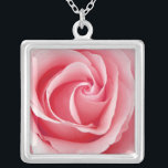 Söt Rosa ros Pendant Necklace Silverpläterat Halsband<br><div class="desc">Söt rosa ros på ett underbart sterling silver-halsband,  369. En underbar gåva till din brudens sida,  mor,  syster,  flickvän eller bästa vän. Finns i en mängd färg.</div>
