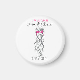 Söt rosa rosett Grå och vit flätad hårstyling Magnet