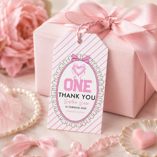 Söt Rosa Slinga Coquette 1-årsdag Presentetikett (Cute Pink Bow Coquette 1st Birthday Gift Tags)