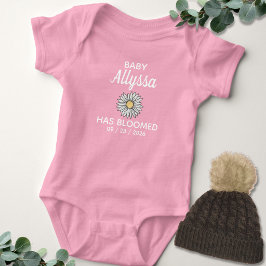 Söt Rosa & Vit Bebis Namn Födelsedatum T Shirt