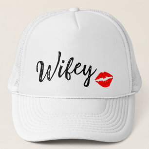 SÖT! 👰‍♀️ Rosa "Wifey"-hatt med kyssläppar – Söt Keps