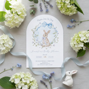 Söt saga bok kanin vildbloms krans baby shower inbjudningar