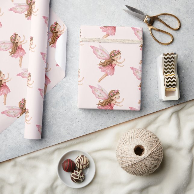 Söt sagoflicka i rosa klänning fantasifull presentpapper (Hantverk)