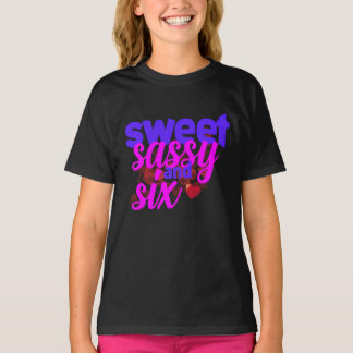 Söt Sassy och Sex 6-års födelsedagsflicka Rosa och T Shirt