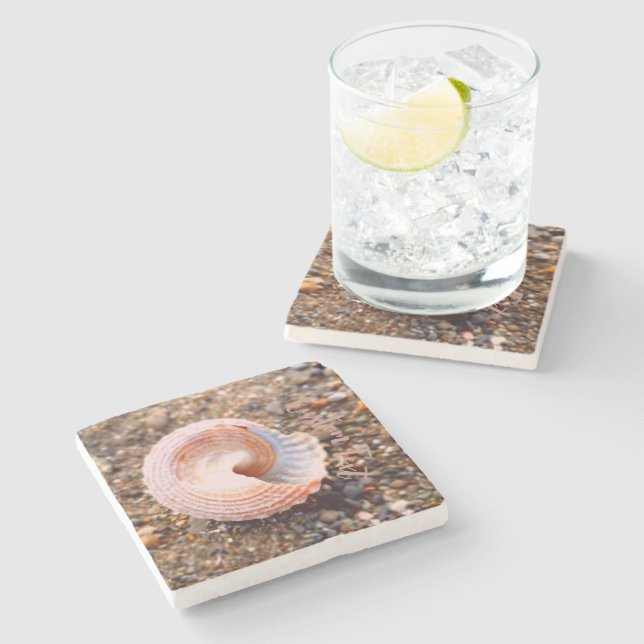 Söt Seashell på en Rocky Beach med Anpassningsbar  Stenunderlägg (Sidan)