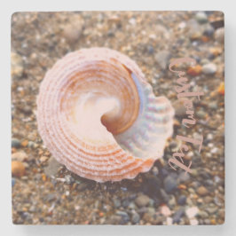 Söt Seashell på en Rocky Beach med Anpassningsbar  Stenunderlägg