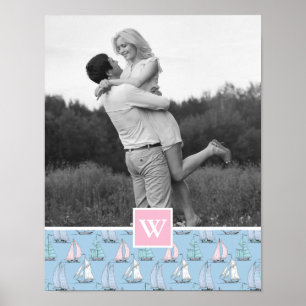 Söt segelbåt   Foto med monogram   Monogram Poster