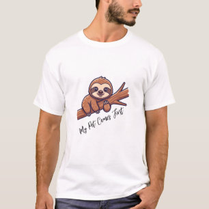 Söt sengångare som hänger på träd T-shirt