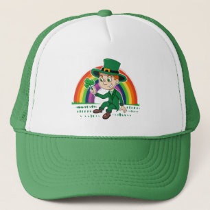 Söt seriefigur av en leprechaun med treklöver och keps