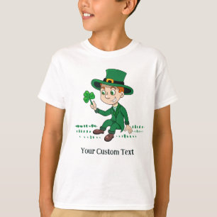 Söt seriefigur av en liten läppare med treklöver o t shirt