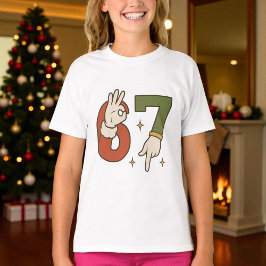 Söt Sex Sju 67 6 7 Jul Tomte Elf T Shirt