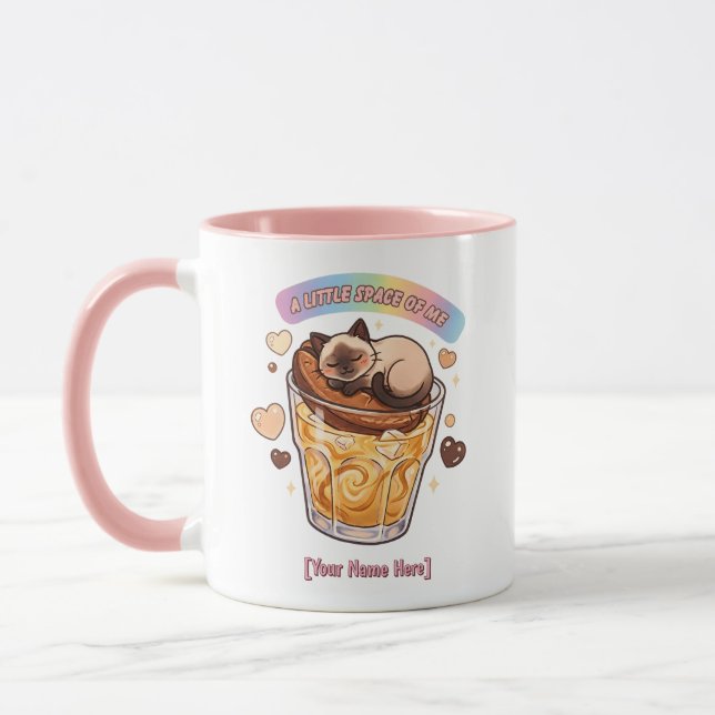 Söt siamesisk katt som sover på kaffesthetics mugg (Vänster)
