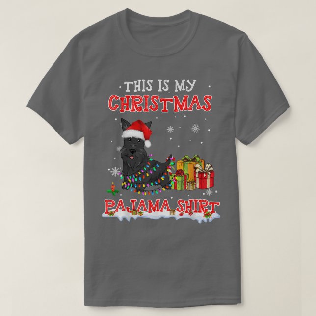 Söt skotsk terrier på snö jul pyjamas  t shirt (Design framsida)