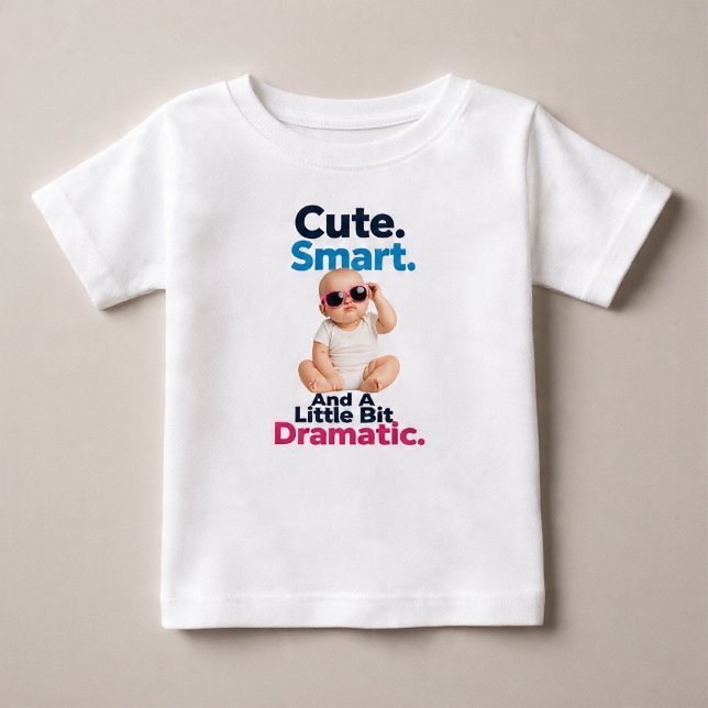 Söt. Smart. Och Lite Dramatisk T Shirt (Skapare uppladdad)