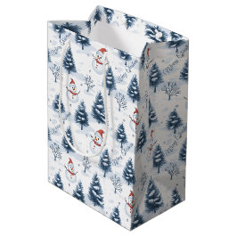Söt snöman och snöiga träd God Jul