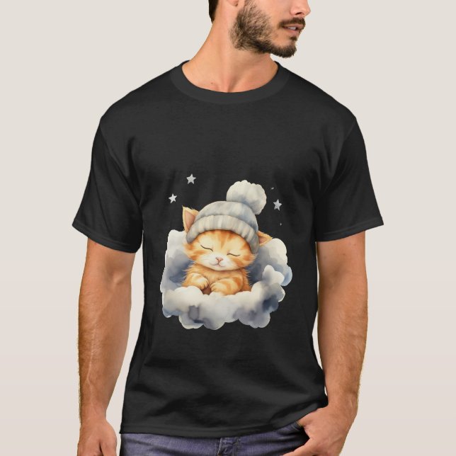 Söt sömnig katt på moln vintermössa konst ✨🐾☁️ t shirt (Framsida)