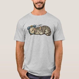 Söt sömnig tabbykatt och retro-väckarklocka illust t shirt