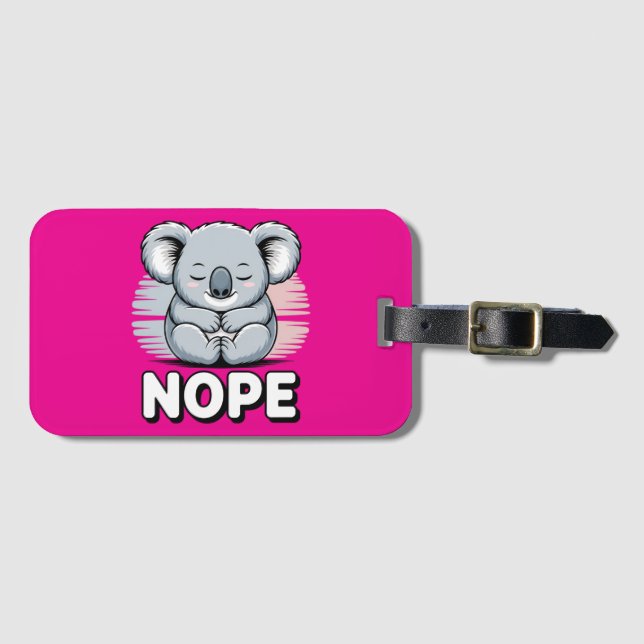 Söt sovande koala ”Nej” Rolig tecknad film Bagagebricka (Framsida horisontal)