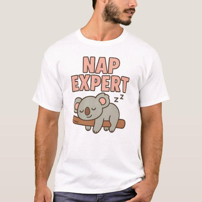 Söt sovande koala ”Sovningsexpert” T Shirt (Framsida)