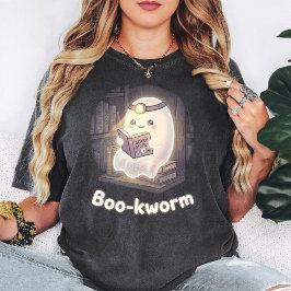 Söt spökbokorm som läser läskiga historier t shirt