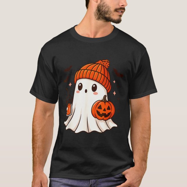 Söt spöke med mössa som håller pumpakaffe t shirt (Framsida)