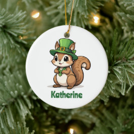 Söt St. Patrick's Day-ekorre med grön hatt Julgransprydnad Keramik