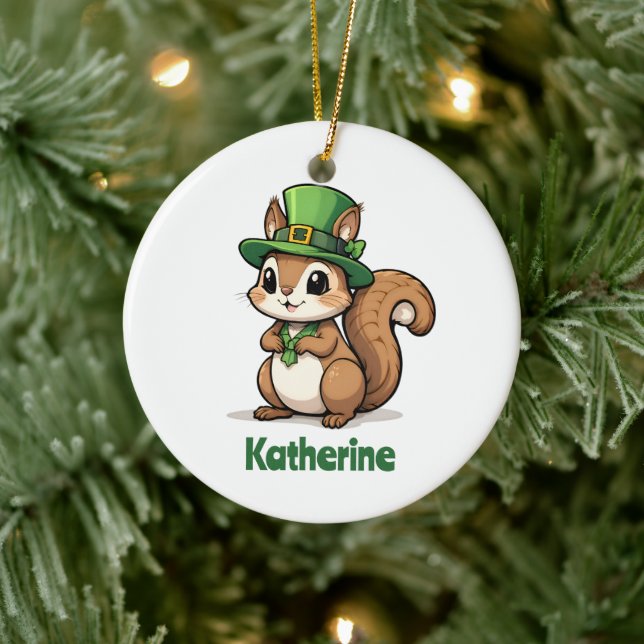 Söt St. Patrick's Day-ekorre med grön hatt Julgransprydnad Keramik (Träd)