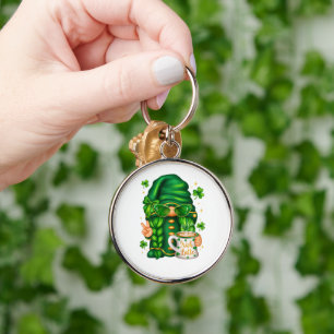 Söt St Patricks Day Tomte Dricker Kaffe Rund Silverfärgad Nyckelring