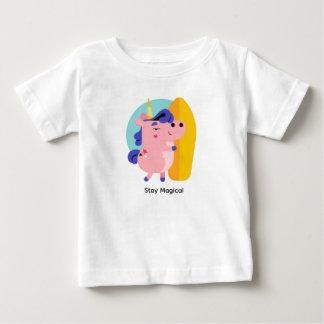 Söt Surfande Enhörning – Kawaii Sommarstrand T Shirt