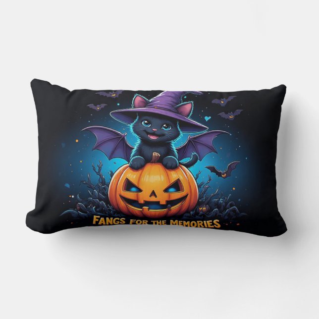 Söt svart katt häxa sittande på Jack O Lantern Lumbarkudde (Framsida)