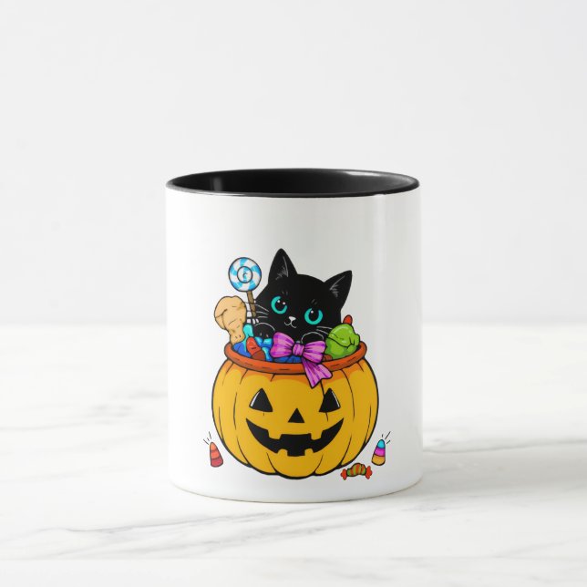 Söt svart katt i Jack-O'-Lantern Halloween-pumpa Mugg (Center)
