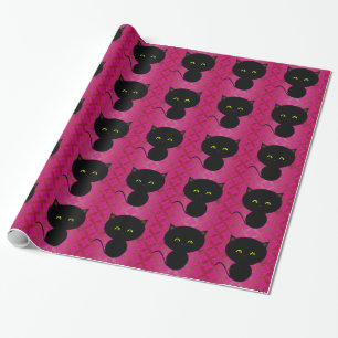 Söt svart katt på het rosa damast presentpapper