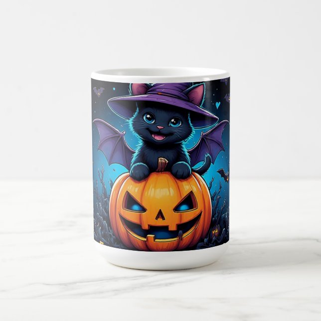 Söt svart katthäxa som sitter på jack-o'-lantern kaffemugg (Center)
