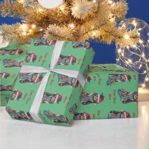 Söt svart och brun marionett, klädd till julklum presentpapper