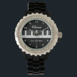Söt, svart på vitt piano nycklar armbandsur<br><div class="desc">Söt,  svart och vit piano-nycklar vaktar kvinnor. Anpassa med namn,  monogram,  roligt citat eller slogan. Anpassningsbarnas bakgrund färg. Unika presentidéer från födelsedagen för pianospelare,  pianist,  klassisk musiklärare,  musiker,  instruktör,  producent,  konstnär,  hustru,  mamma etc. Klassisk kvinnoklocka med modernt band.</div>