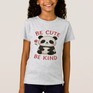 Söt T-Shirt med Handritad Panda Flicka – ”Var Söt"