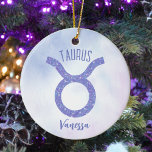 Söt Taurus Astrology Personlig Lila  Julgransprydnad Keramik<br><div class="desc">Den här söten,  personligens lila och lavender Taurus julprydnad har ditt astrologiska tecken från Zodiac i en vacker gnistra som till exempel konstellationerna. Anpassa den här söta symbolpresenten för astrologi med ditt namn i ett vackert kursivt skript för någon med en sen födelsedag i april eller tidigt maj.</div>