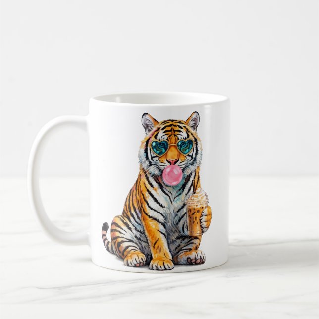 Söt tiger med iskaffe och hjärtformade solglasögon kaffemugg (Vänster)