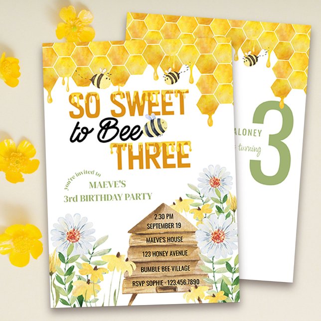Söt till Bee Three Hive och Honeycomb 3:e födelsed Inbjudningar (So sweet to bee three - bee themed 3rd birthday invitation with honeycomb and beehive.)