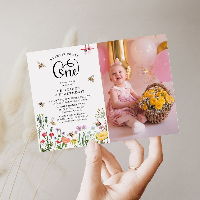'Söt till Bee' Wildblomma & BumbleBee 1:a födelsed Inbjudningar (Skapare uppladdad)